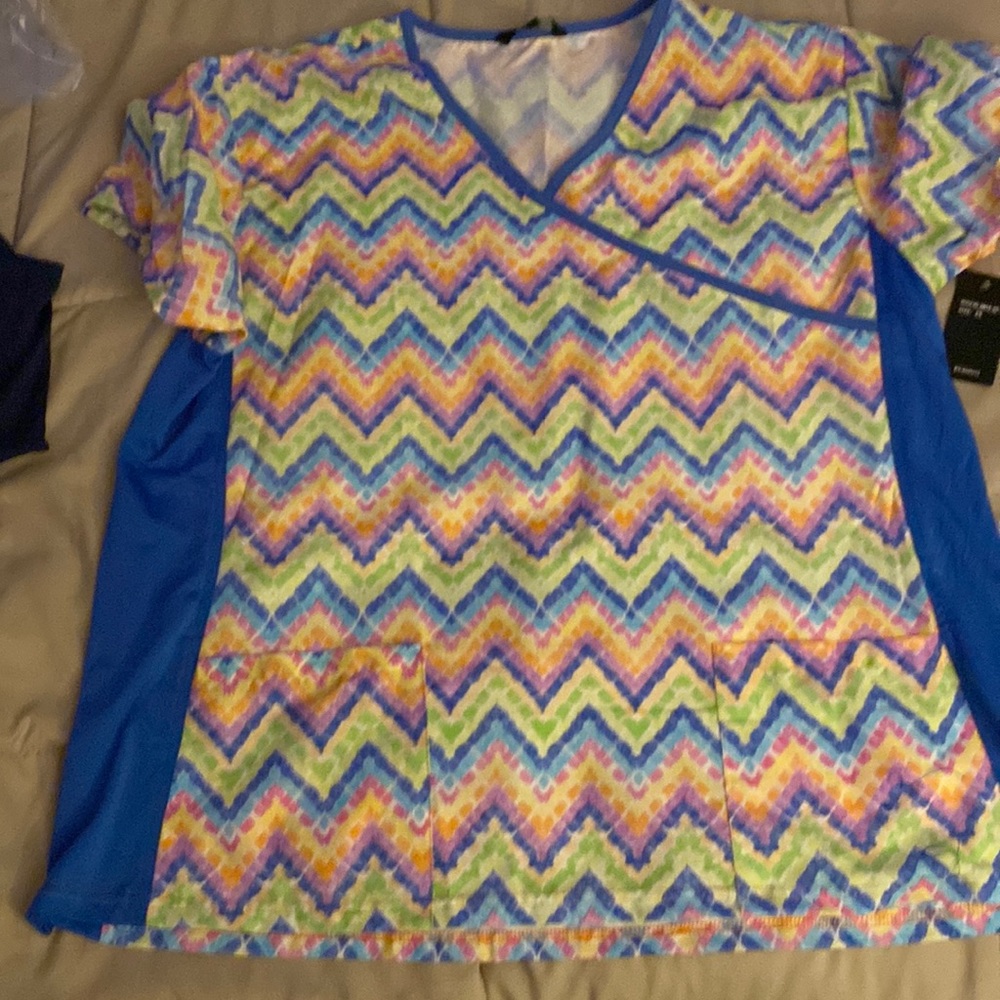 Just love stretch knot side scrub shirt